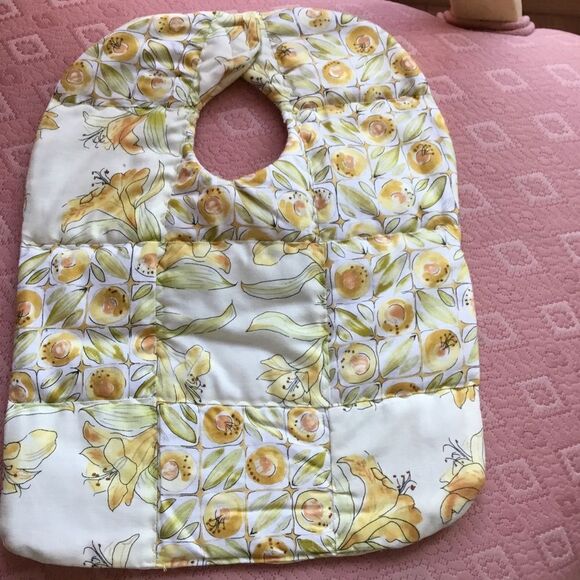 3/$25 or $12 each.  NWT Yellow and Green Floral Print Reversible Bib - Picture 2 of 4